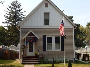 415 39th St, Moline, IL 61265