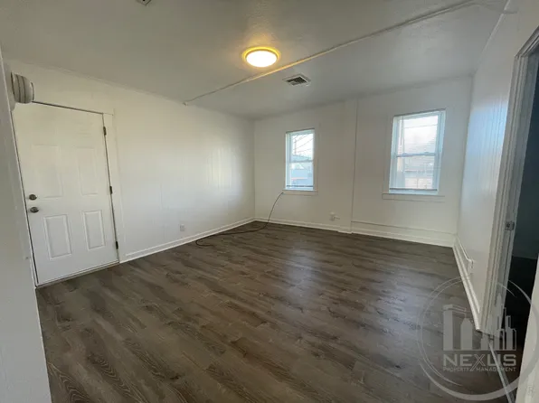  91 W. Warwick Ave 2ndFlr 2B/1B NewerFloors WaterViews PetsOK Prkg, 91 W Warwick Ave APT 1, West Warwick, RI 02893