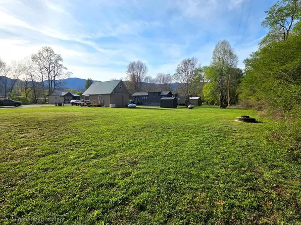 27 Lazy Bear Trl, Andrews, NC 28901