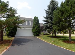 200 Iris Dr, Streamwood, IL