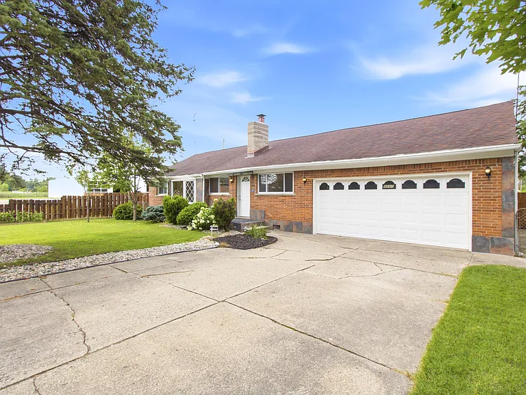 8885 Cardwell St — Photo 2