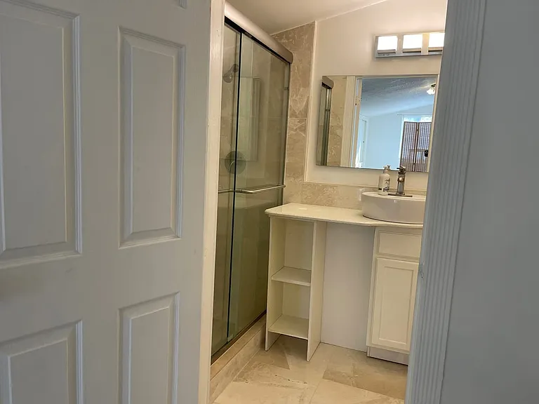 1009 N 31st Ct — Photo 3