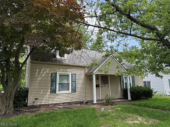 3rd image of 1479 Maplewood St NE