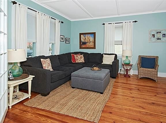 4th image of 517 Orchard St