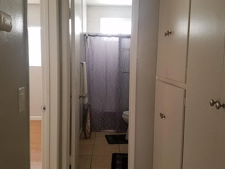 14015 Oxnard St — Photo 26