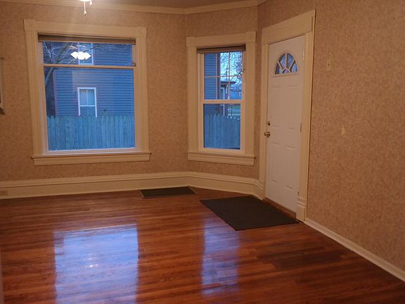 3rd image of 216 N Eagle St