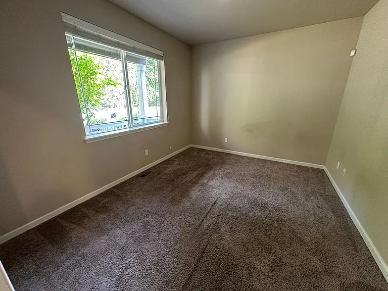 7613 Columbia Way NE — Photo 4