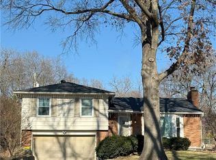 8704 W 72nd St, Prairie Village, KS 66204