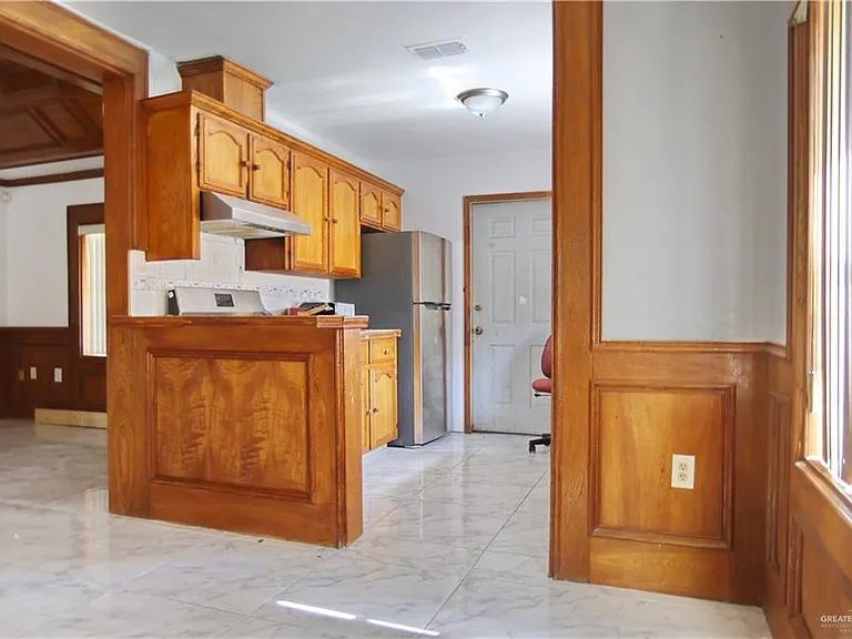 927 E Salazar St — Photo 3