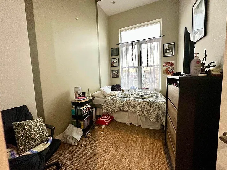 250 Melrose St #3L — Photo 4