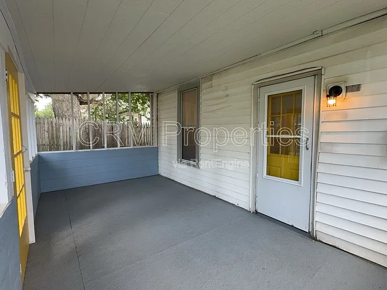 1339 Division St — Photo 27