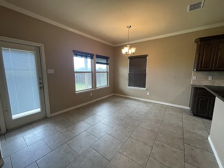 2202 Retta Dr — Photo 4