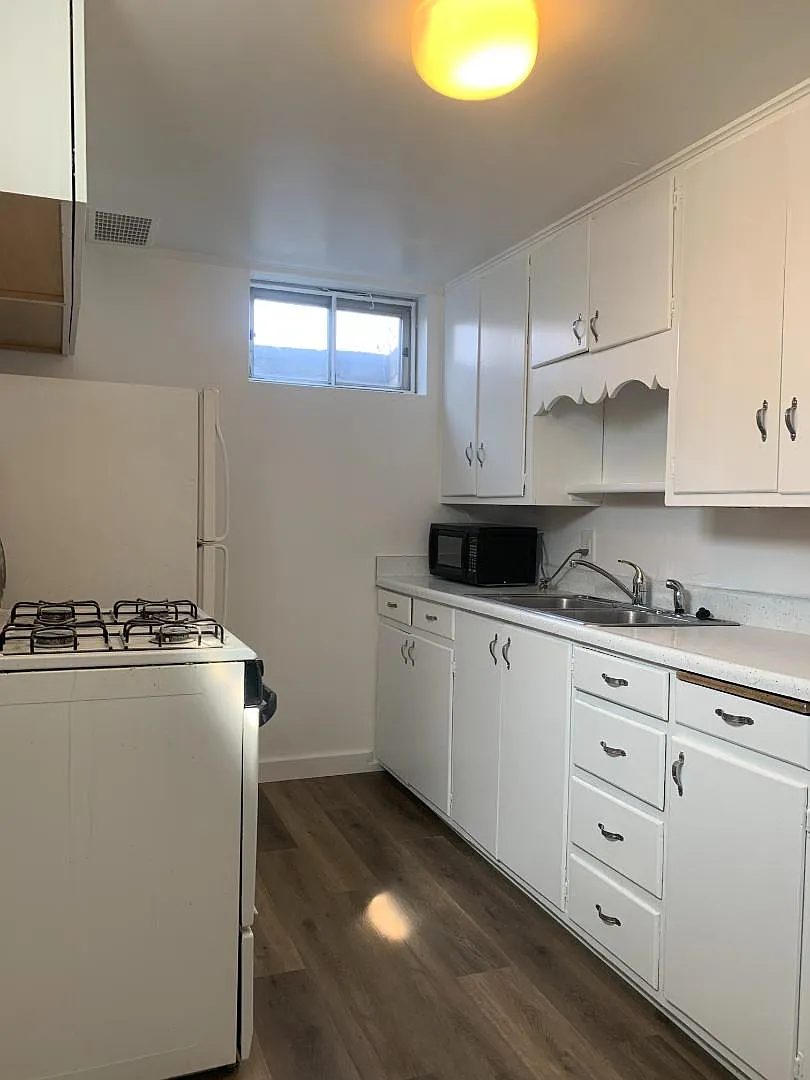 209 SW Cherry St - 209-5 — Photo 1