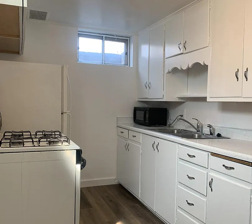 209 SW Cherry St #5