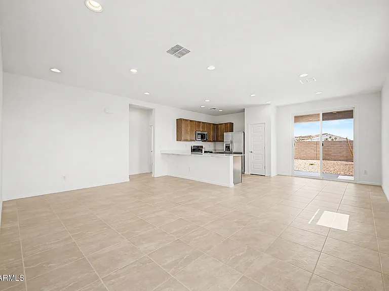 18732 W Maplewood Dr — Photo 7