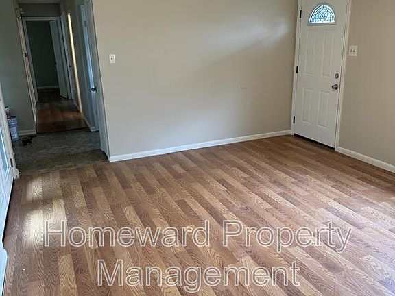 2nd image of 270 32nd St NW