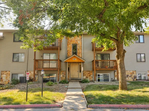 9507 University Ave APT 22, Clive, IA 50325