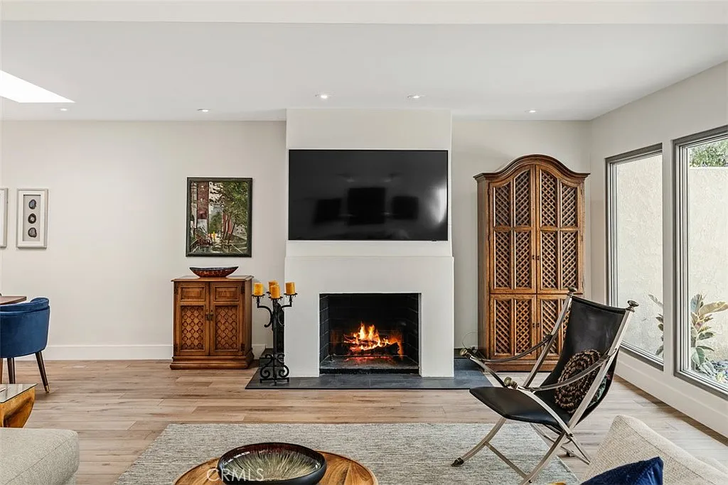 3 bed, 2.0 bath, 1589 sqft, $8,300 — Photo 1