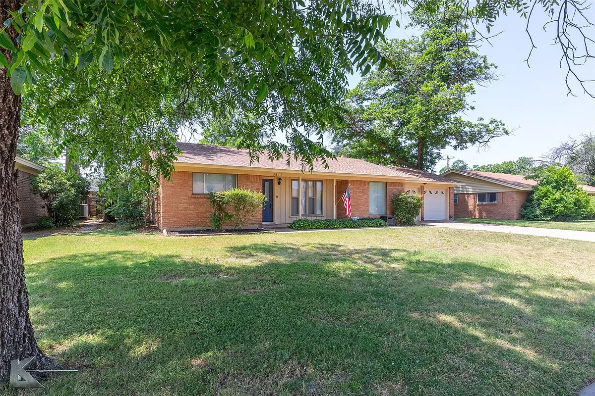 Building Photo - 3317 Santa Monica Dr