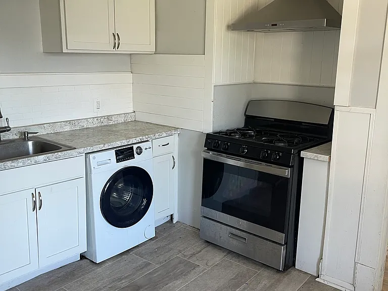 2 Milton St #2R — Photo 10