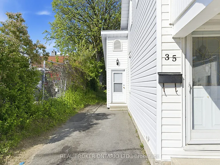35 Victoria St — Photo 4
