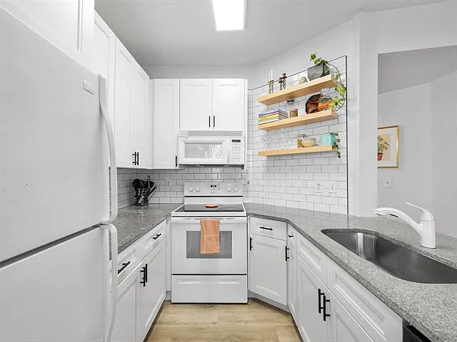 25115 Harbour Vista Cir — Photo 18