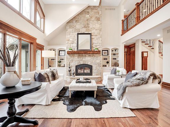 3rd image of 104 Redstone Ct