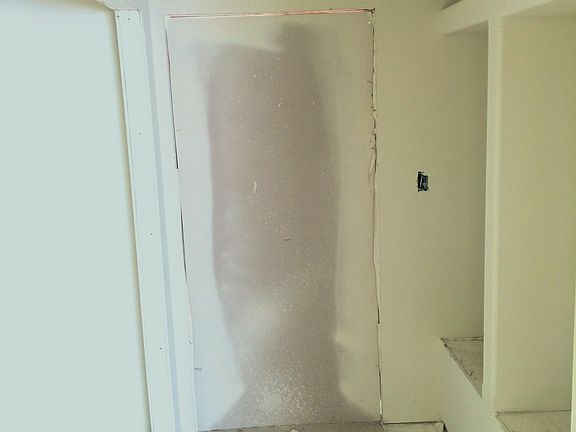 4th image of 1299 Victoria Ln