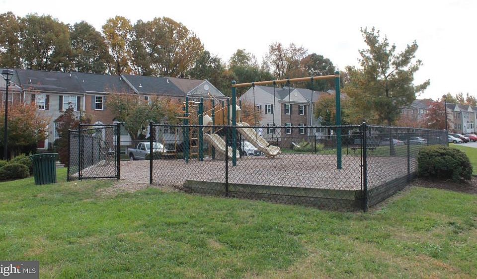 2nd image of 7913 Gunston Woods Pl