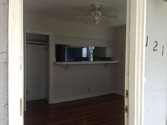 Family Room w/ Kitchen Bar