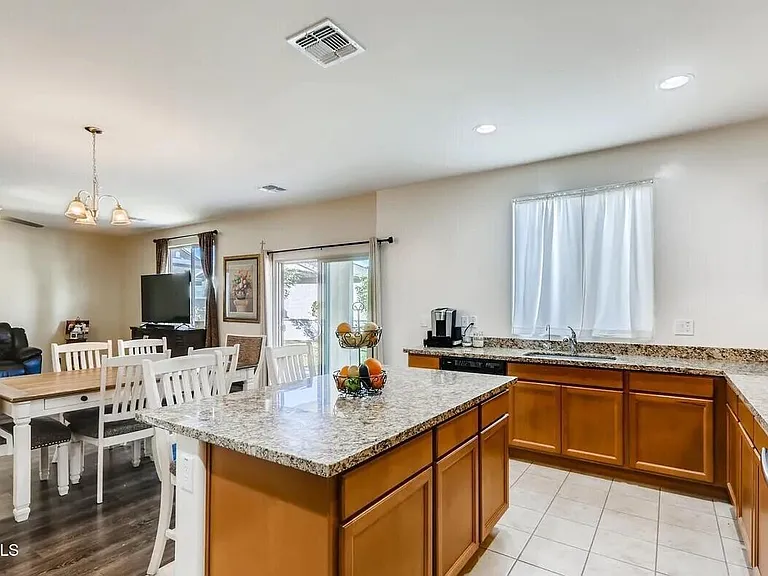 6144 W Freeway Ln — Photo 6