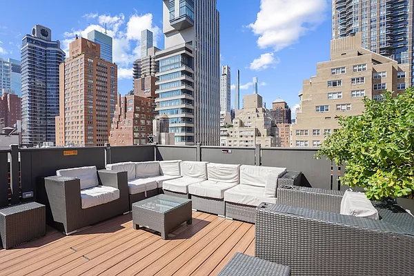 Rented by Greystar | media 20