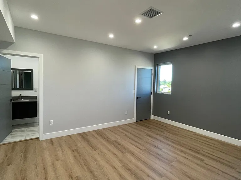 6345 Farmdale Ave #1/2 — Photo 20