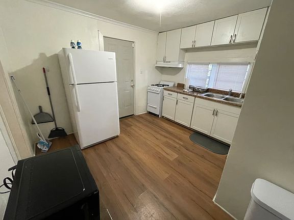 5th image of 1278 Washington St