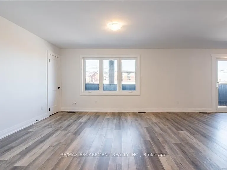 4289 Mountain St #3 — Photo 4