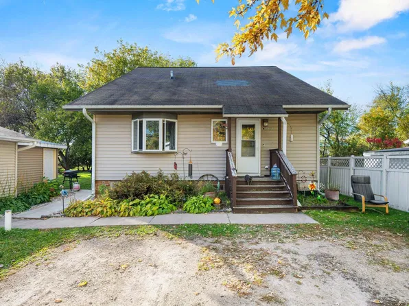 W10862 County Rd S, New London, WI 54961