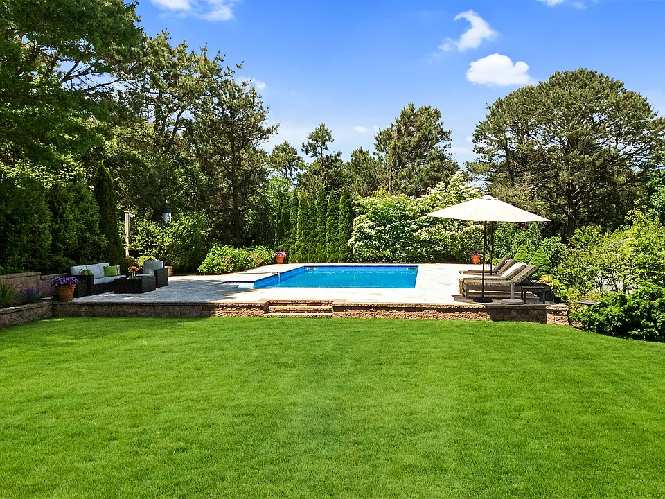 63 Shinnecock Hills Rd
