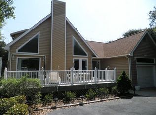 611 Westport Woods Dr, Pine Knoll Shores, NC 28512