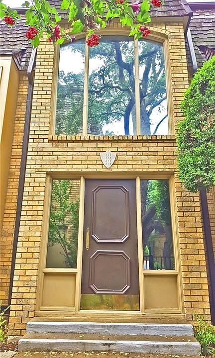 1st image of 4312 Bellaire Dr S APT 217