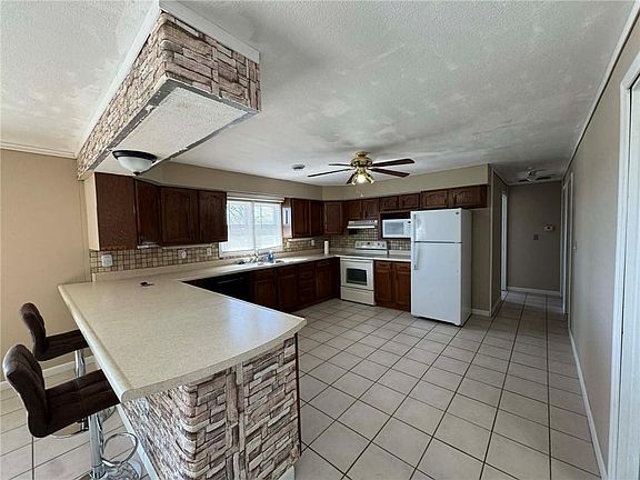 3rd image of 27068 Katydid Rd