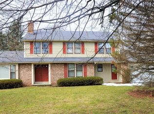 19 Bay Colony Dr, Pittsford, NY 14534