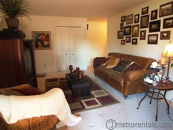 2nd image of 658 S 3rd St #658