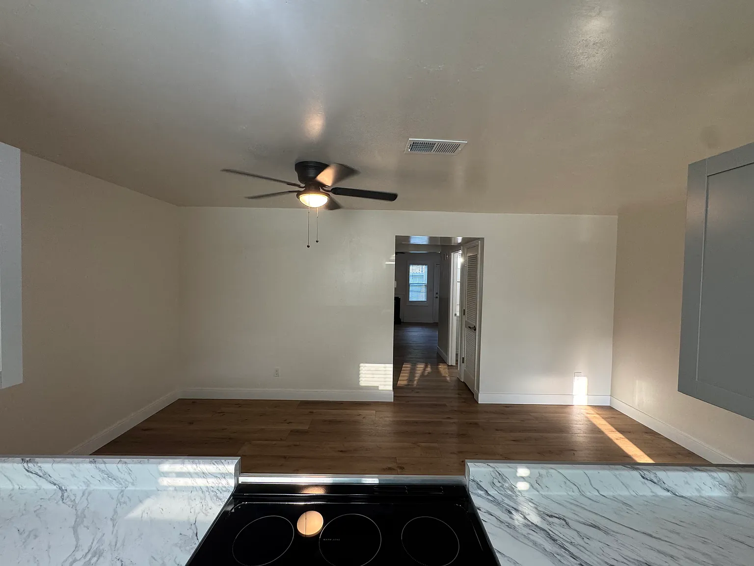 3 bed, 2.5 bath, 1650 sqft, $1,900 — Photo 2