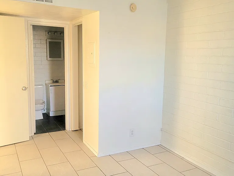 615 E Knox Dr — Photo 4