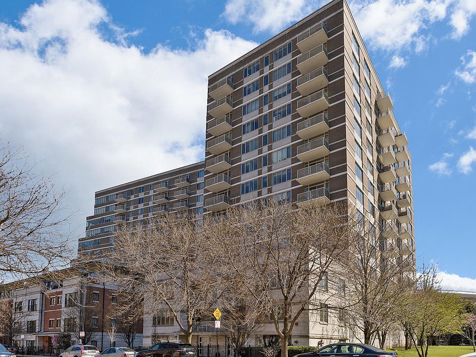 1st image of 1515 S Prairie Ave Unit 1402