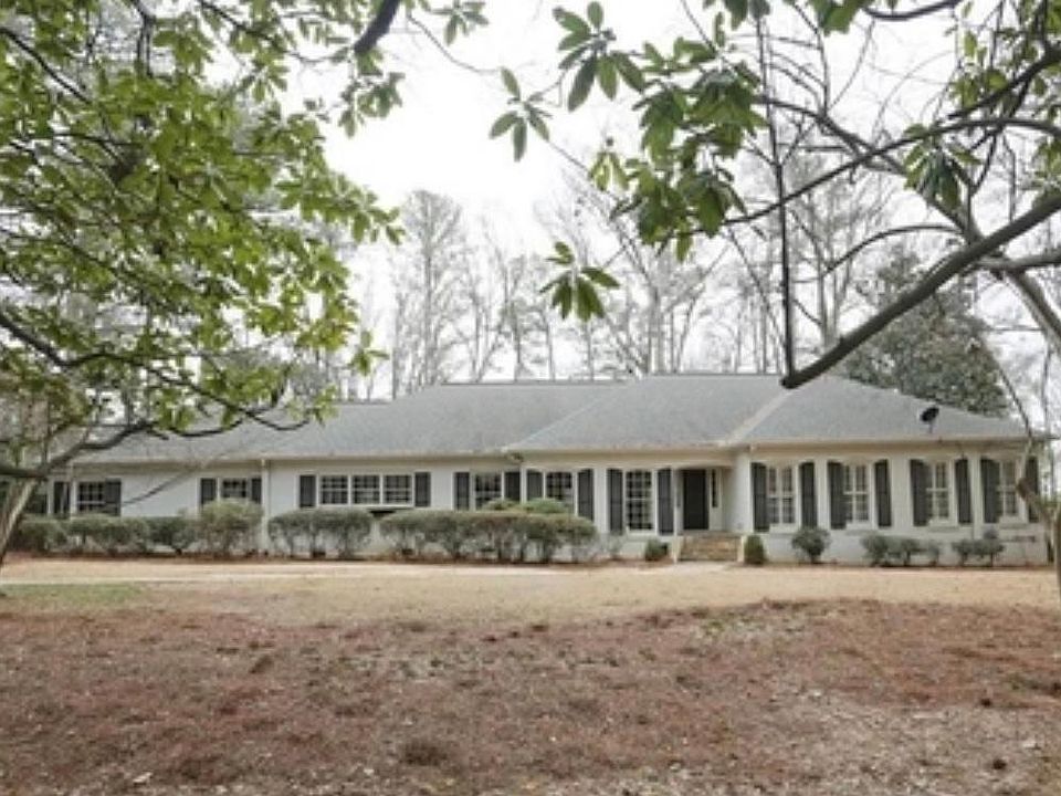 140 feet street front