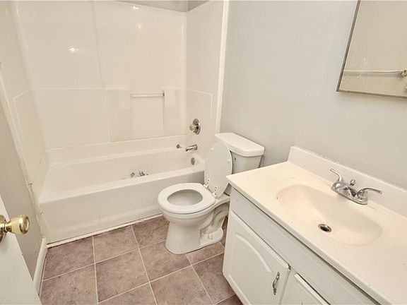 4th image of 2324 Grandy Ave #A