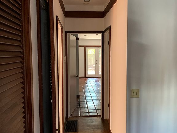 4th image of 718 Wisconsin St