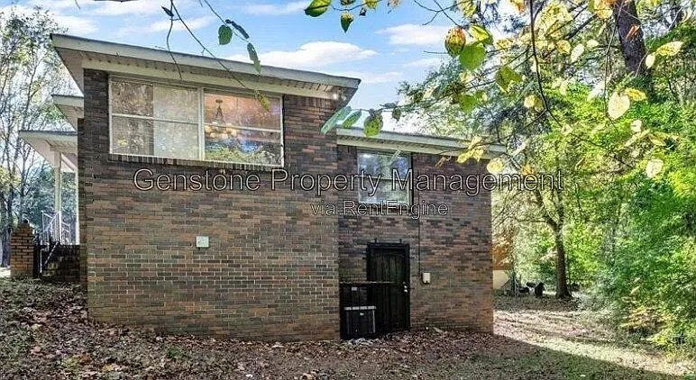 3 bed, 1.0 bath, 996 sqft, $1,195 — Photo 3