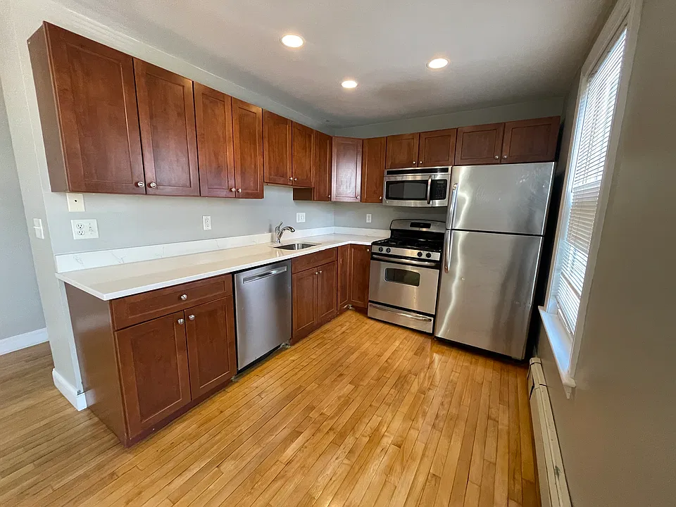 91 Stoughton St #4